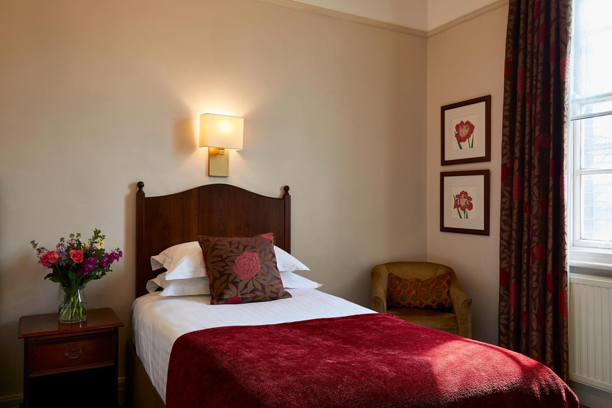 Macdonald New Blossoms Hotel צ'סטר מראה חיצוני תמונה